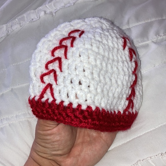 Crochet baseball infant photography hat - Picture 4 of 4